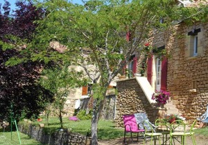 Charming Cottage Near Sarlat with Garden and Modern Amenities