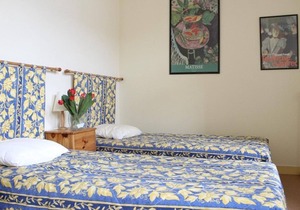 Charming 1BR Apt in Historic Building, Central La Rochelle, Near Old Port, Private Parking