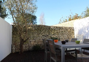Charming 2-Bedroom Apartment with Private Parking & Terrace in Saint-Martin-de-Ré