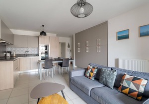 "Charming 2BR Apartment in Arcachon Centre with Parking, Balcony & Modern Amenities"