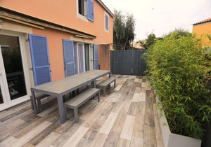 Charming Renovated House 200m from Beach & port - Sleeps 6-8, A/C