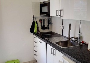 Charming T2 with Large Terrace, Near Beach and Shops in La Favière, Bormes-les-Mimosas
