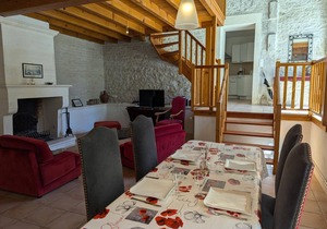 Charming Vineyard Cottage with Pool, Garden & Modern Amenities in Saint-Cybardeaux