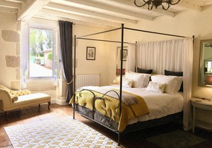 Chez Lussaud - 2 Boutique Gites with private hot tubs & a shared pool