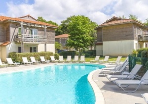 Classified 2 * - On the edge of the lake AUREILHAN - Nice apartment T3 - Home with swimming pool