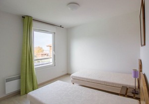 Classified 2 * - On the edge of the lake AUREILHAN - Nice apartment T3 - Home with swimming pool