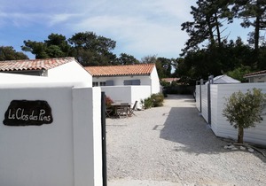 CLOS DES PINS *, Pavilion for 4 people, in the heart of the pine forest, heated swimming pool