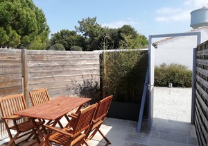 CLOS DES PINS *, Pavilion for 4 people, in the heart of the pine forest, heated swimming pool