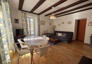 Colorful 3-room apartment, sleeps 6, La Rochelle center
