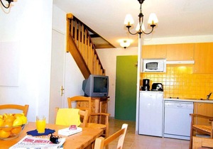 Colorful home in a castle-rich setting in Périgord