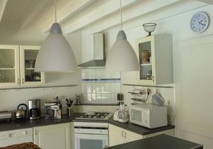 Comfortable House for 8 with Secure Pool, WiFi, 100m from Beach
