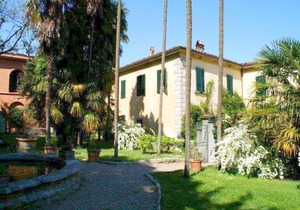 Cosy Farmhouse in Bacchereto with Swimming Pool