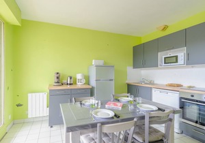 Cozy 2-Bedroom Apartment with Sea View, Balcony, Pool, Tennis, and Private Parking Near Beach