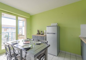 Cozy 2-Bedroom Apartment with Sea View, Balcony, Pool, Tennis, and Private Parking Near Beach