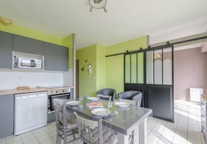 Cozy 2-Bedroom Apartment with Sea View, Balcony, Pool, Tennis, and Private Parking Near Beach