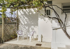 Cozy Beach House: Steps from Center, 400m to Ocean, Sleeps 6