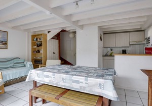 Cozy Duplex for 4 with Enclosed Garden, Quiet Area, Near Beach