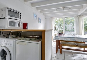 Cozy Duplex for 4 with Enclosed Garden, Quiet Area, Near Beach