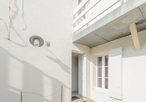 Cozy Garden Apartment, 50m to Beach, 500m to Shops, WiFi, Sleeps 4