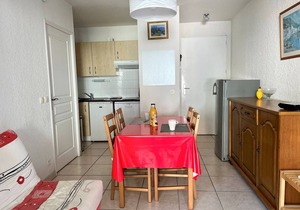 Cozy Ground-Floor T1 Bis with Terrace, Pool Access & Parking - Cambo-les-Bains