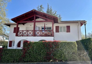 Cozy Ground-Floor T1 Bis with Terrace, Pool Access & Parking - Cambo-les-Bains
