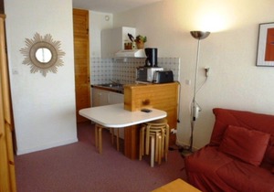 Cozy Studio for 4 with Balcony, Ski-In/Ski-Out Access, Free Parking, and Ski Locker