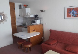 Cozy Studio for 4 with Balcony, Ski-In/Ski-Out Access, Free Parking, and Ski Locker