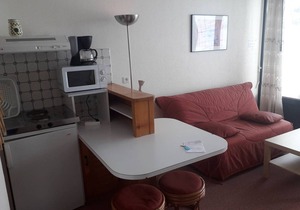 Cozy Studio for 4 with Balcony, Ski-In/Ski-Out Access, Free Parking, and Ski Locker