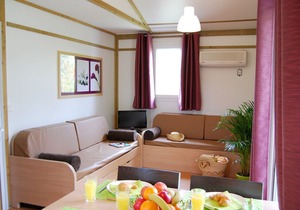 Detached chalet with dishwasher, on the banks of the Lot