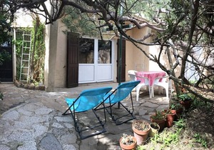 Direct access to the sea, waterfront, air-conditioned, terrace, free parking