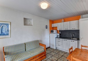 Gîte in a holiday park with swimming pool