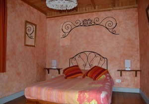 GITE WITH COVERED AND HEATED POOL (3 STARS)