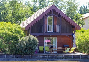 Hourtin Port, wooden house at the edge of the water, for 6 people