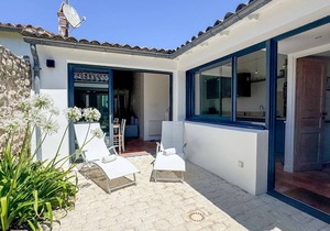 In Sainte Marie de Ré, pretty renovated villa