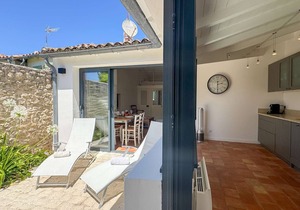 In Sainte Marie de Ré, pretty renovated villa