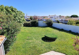 In the heart of Couarde, superb family villa