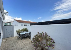 In the heart of La Flotte - House 4 people - Private patio - Private parking