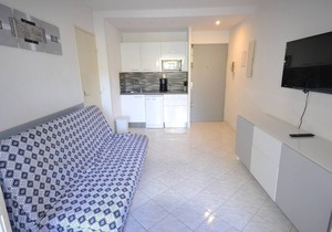 LARGE 2 ROOMS ON THE GROUND FLOOR