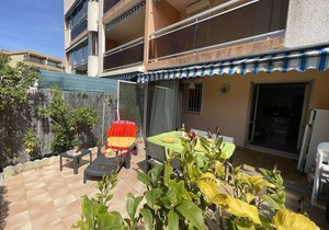 LARGE 2 ROOMS ON THE GROUND FLOOR