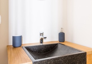 Large Studio place Quinconces