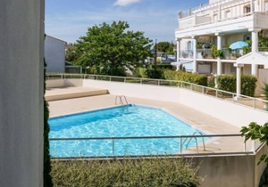 Les Hautes Folies by Interhome