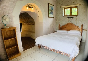 Lovely 3* cottage for 6 with large shared pool and fantastic views