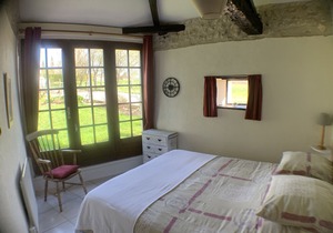 Lovely 3* cottage for 6 with large shared pool and fantastic views
