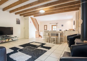 Lovely home in Nanclars with kitchen