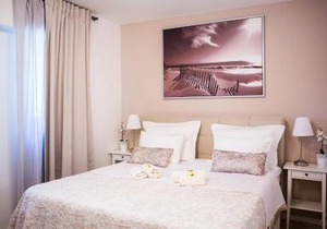 Luxurious apartment with private garden