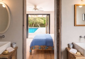 Luxury Villa - 5 mins walk to the beach - private pool