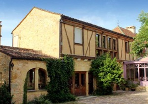 Maison charmante à Saint-Cybranet avec grand jardin, piscine