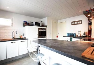 Maison de Charme au Centre du Village avec Cheminée et Cuisine Équipée - FR-1-434-56