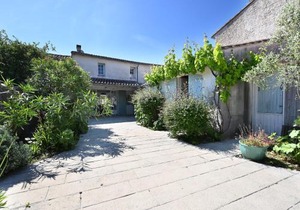 Maison de charme, grand jardin, à 400 m de la plage et proche centre village, 4 chambres, 6 pers. - FR-1-258-13