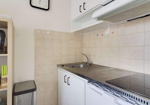 Mezzanine apartment sleeps 4, equipped kitchen